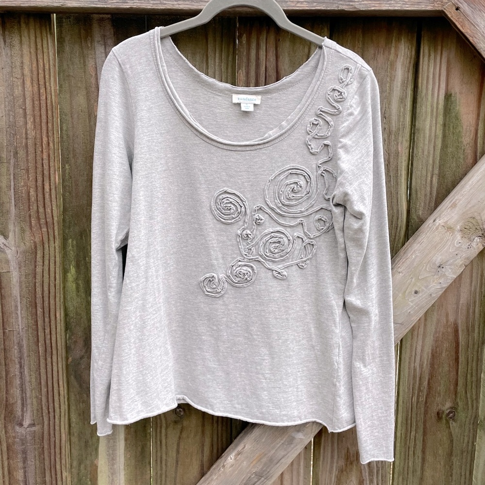 Sundance Long Sleeve Raised Rosette Floral Heathered Grey Raw Hem Tee